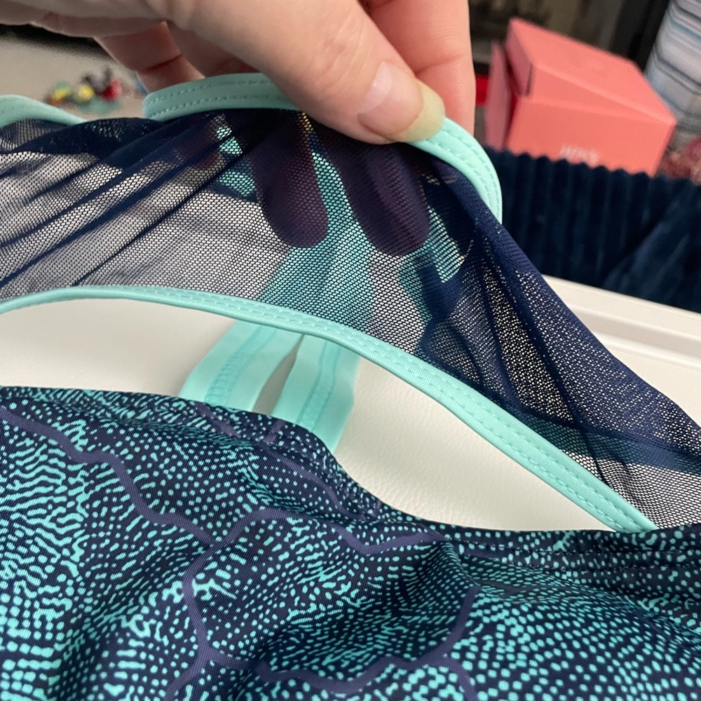 NWT Zella performance swim top - Picture 9 of 11